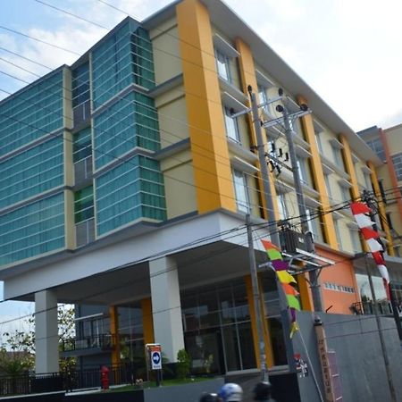 Edu Hostel Джок'якарта Екстер'єр фото