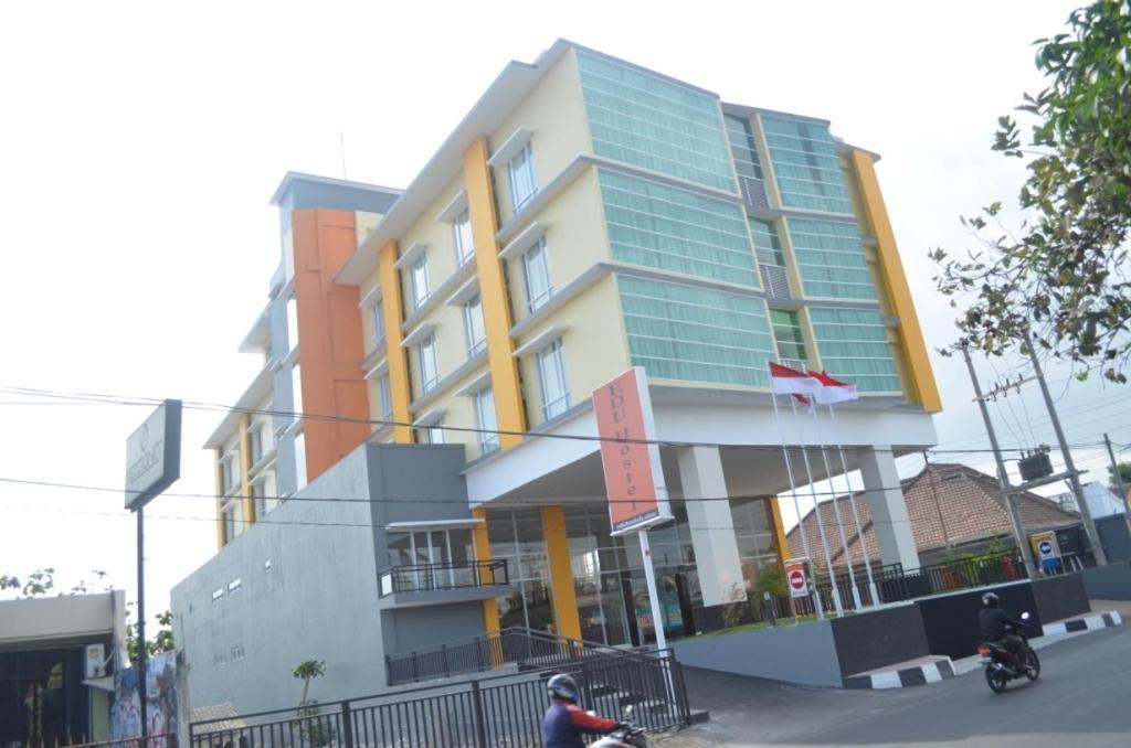 Edu Hostel Джок'якарта Екстер'єр фото