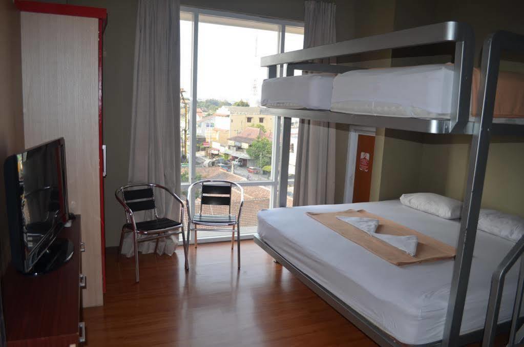 Edu Hostel Джок'якарта Екстер'єр фото